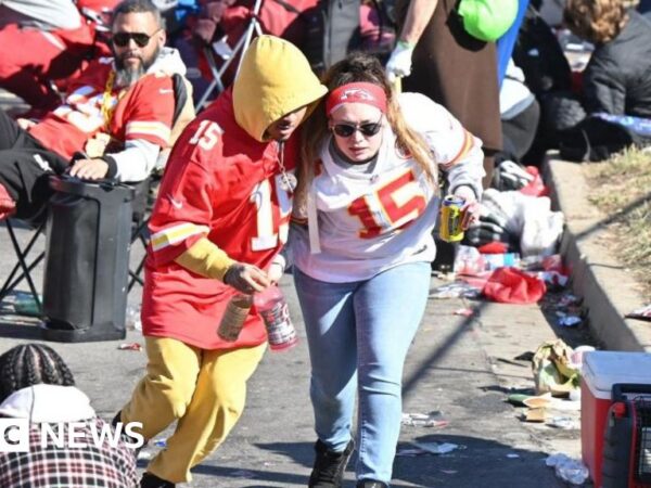 One dead and 21 injured in Super Bowl parade shooting