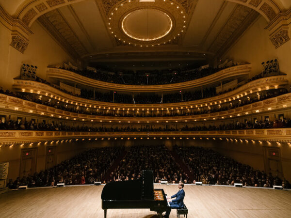 Review: Vikingur Olafsson’s ‘Goldbergs’ Mesmerize Carnegie Hall