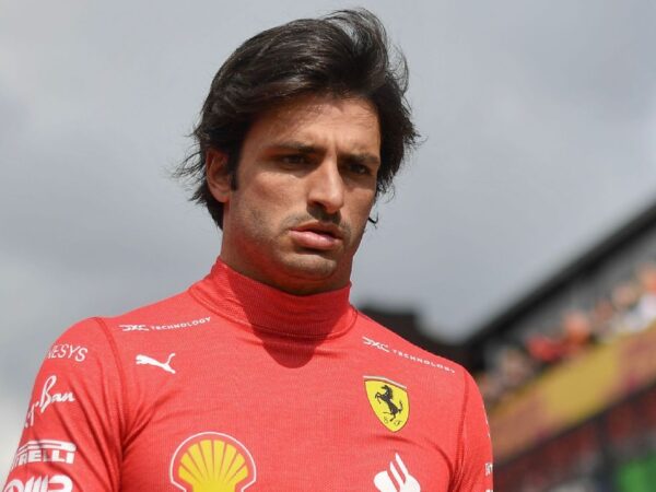 Sainz in no rush to decide next move after Ferrari sign Hamilton