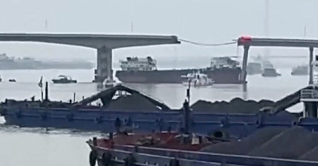 Ship Crash Collapses Part of Bridge in China, Killing at Least 2 Ship Crash Collapses Part of Bridge in China, Killing at Least 2