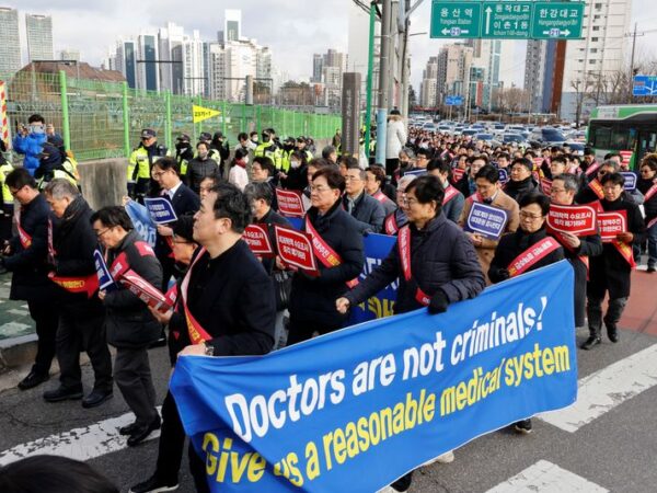 South Korea to send military doctors to hospitals amid doctors’ protest