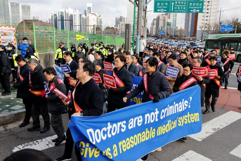 South Korea to send military doctors to hospitals amid doctors’ protest