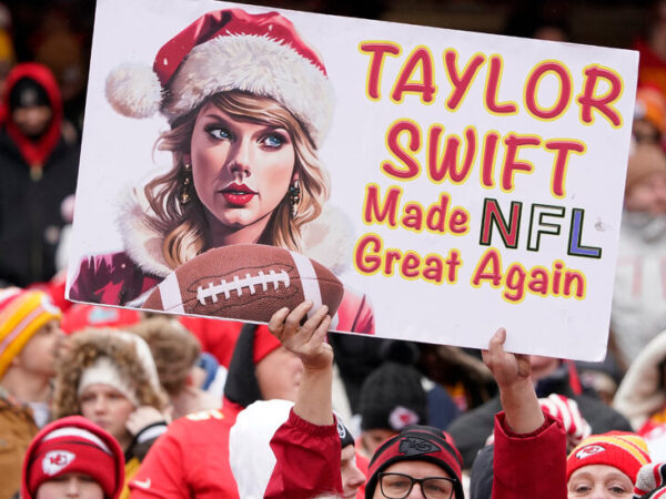 Taylor Swift’s Fans React to Right Wing Attacks on Star