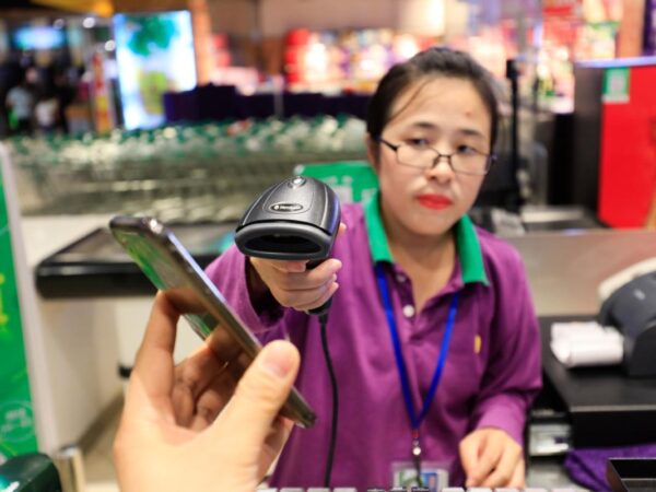 The transition to cashless economies faces hurdles