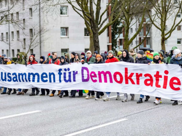 Thousands gather in Hamburg for protest against German far right