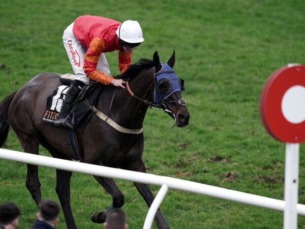 Today on Sky Sports Racing: Movethechains and Head And Heart clash in bid for Lingfield double | Racing News