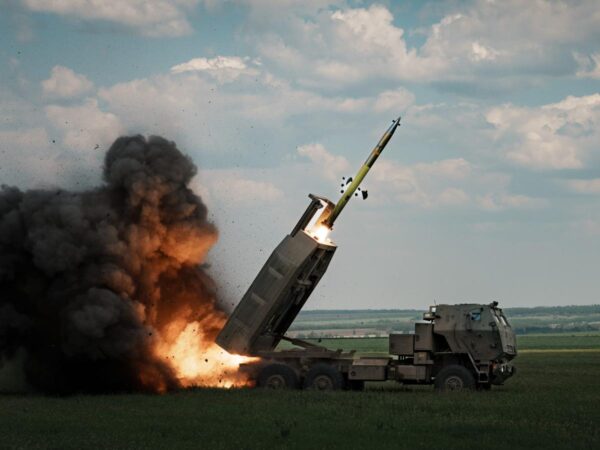 Ukraine hit a company of Russian troops with HIMARS while they waited around for a visiting general