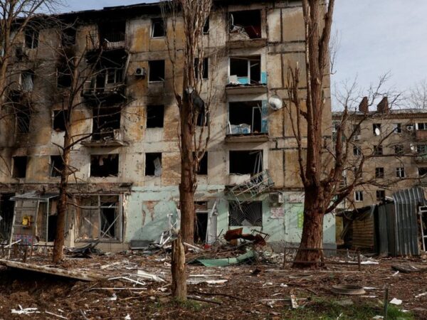 Ukraine troops leaving embattled eastern town