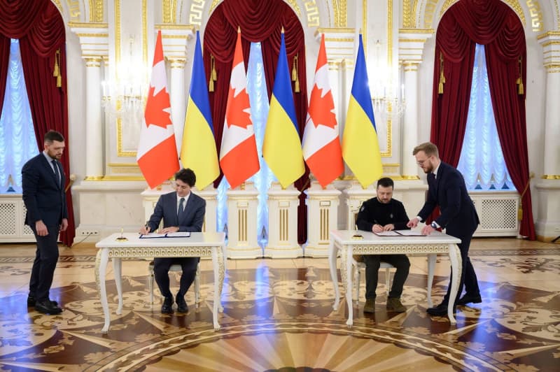 Zelensky signs security agreements with Italy and Canada