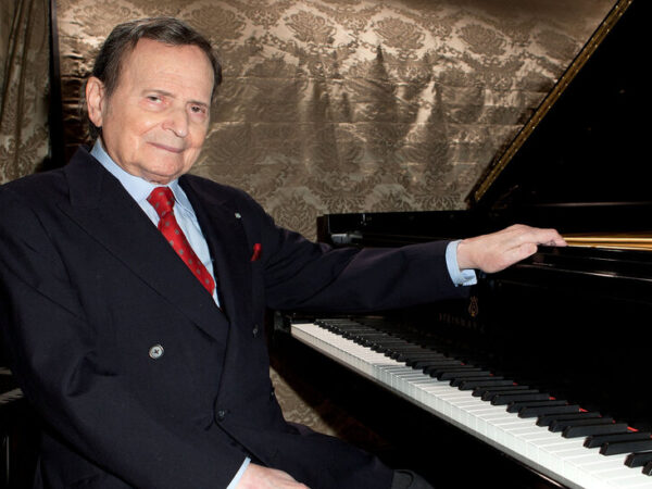 Byron Janis, Pianist of Romantic Passion, Dies at 95