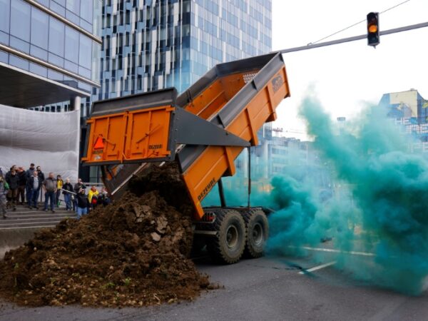 Clashes in Brussels as states agree EU farm policy review