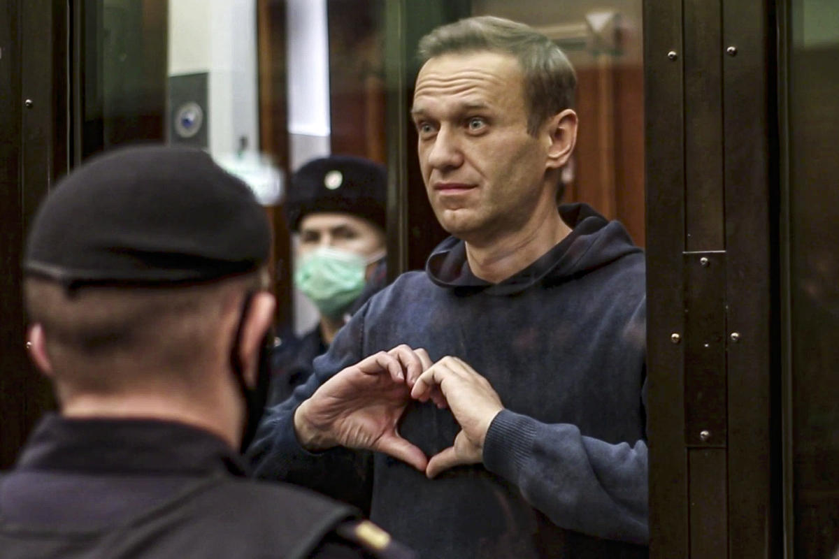 EU slaps sanctions on Russian justice officials blamed for jailing Alexei Navalny EU slaps sanctions on Russian justice officials blamed for jailing Alexei Navalny