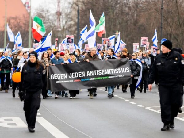 Hundreds demonstrate against anti-Semitism in Berlin, stand by Israel