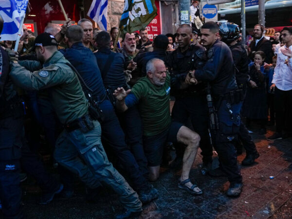 Israeli Protests Against Netanyahu Intensify as Cease-Fire Talks Resume