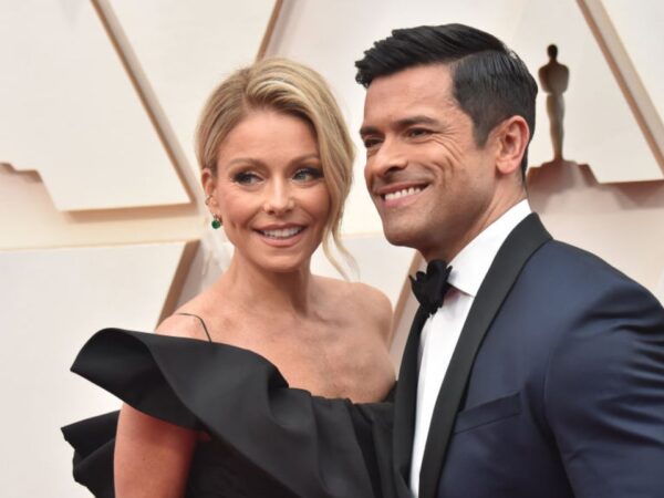 Kelly Ripa and Mark Consuelos Recreate Nicole Kidman’s Viral Commercial Ahead of Their Post-Oscars Special