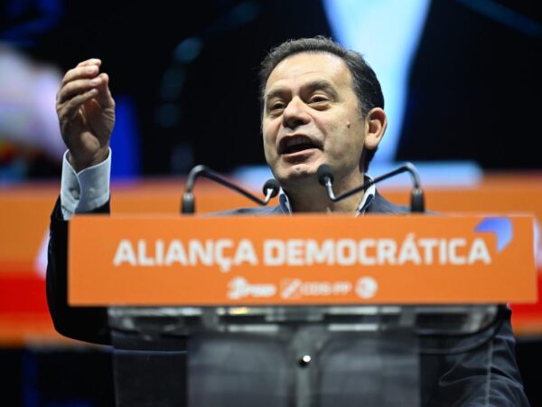 Socialists Concede Defeat in Close-Call Vote