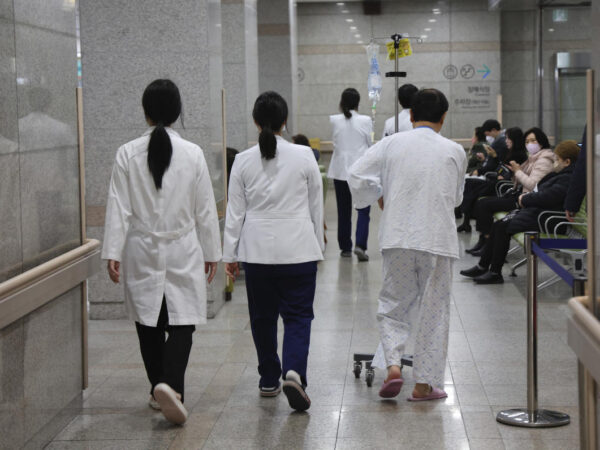 South Korea criticizes senior doctors who are joining their juniors in a prolonged walkout