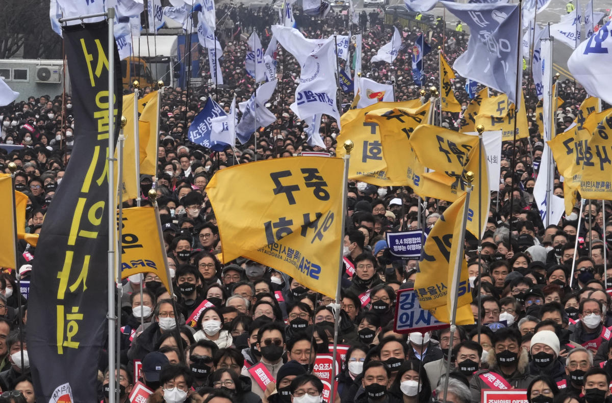 Thousands of Korean doctors face license suspensions as Seoul moves to prosecute strike leaders Thousands of Korean doctors face license suspensions as Seoul moves to prosecute strike leaders