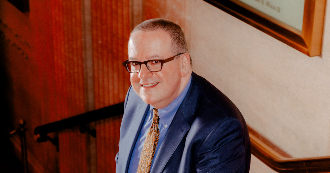 A ‘Missionary for Opera’ Steps Down in Chicago