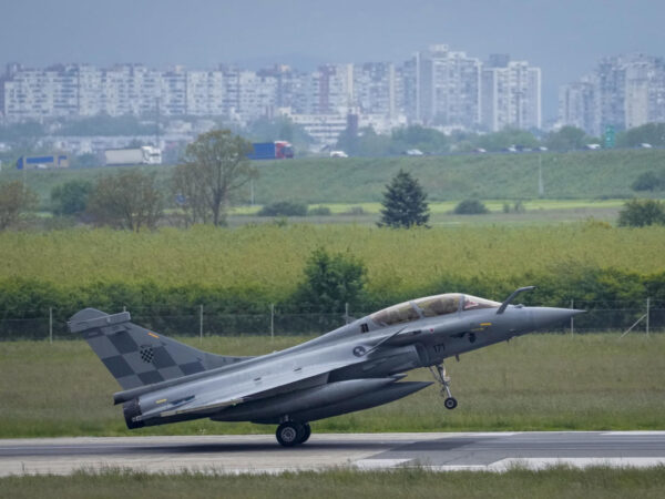 Croatian officials welcome the arrival of Rafale fighter jets purchased from France