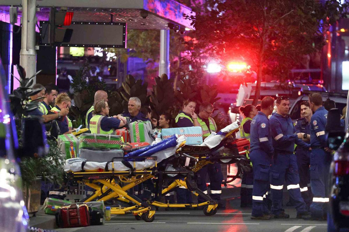 Frenchman Who Helped Fend off Sydney Mall Attacker is Offered Australian Citizenship Months Before Visa Expires Frenchman Who Helped Fend off Sydney Mall Attacker is Offered Australian Citizenship Months Before Visa Expires