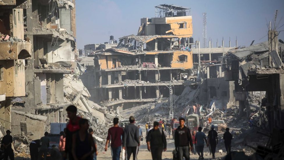 Gazans return to scenes of devastation in Khan Younis Gazans return to scenes of devastation in Khan Younis