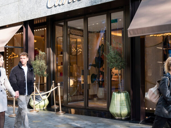 He Paid  for ,000 Cartier Earrings, and Then the Jeweler Noticed