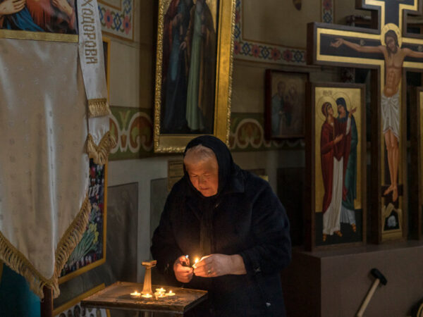 In Western Ukraine, a Community Wrestles With Patriotism or Survival