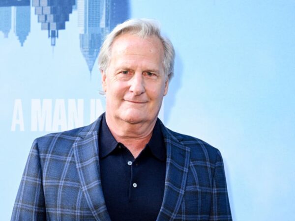 Jeff Daniels on 30th Anniversary of ‘Dumb and Dumber’ and Where Harry Would Be Now (Exclusive)