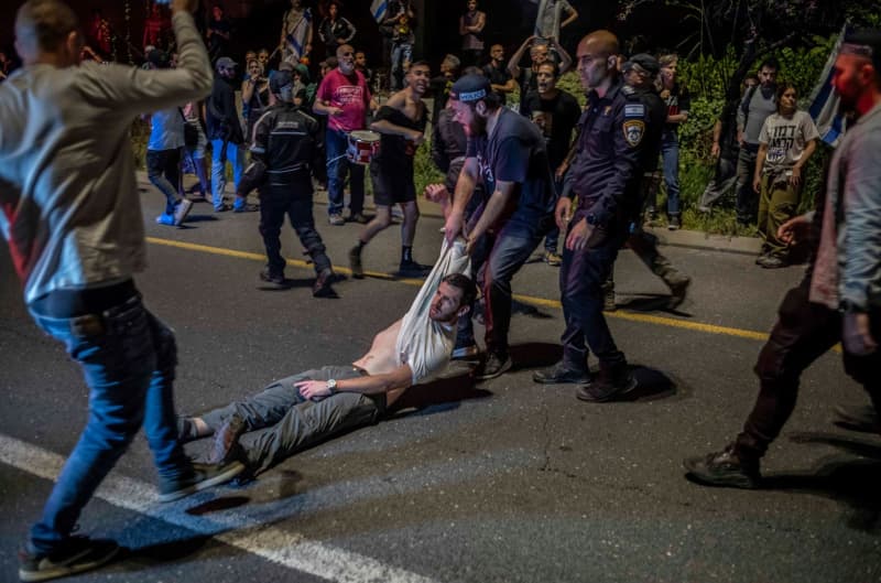 Jerusalem sees large anti-government protest for fourth night