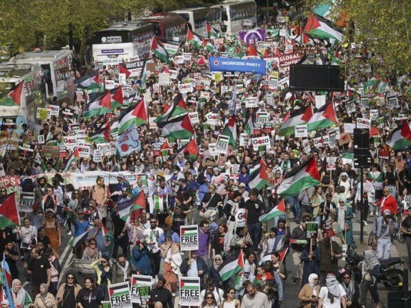 Minister ‘deeply concerned’ by Met protest row