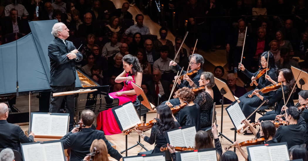 Review: Under Manfred Honeck, the Philharmonic Becomes One