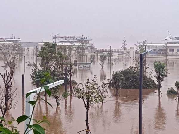 Tens of thousands evacuated from massive China floods