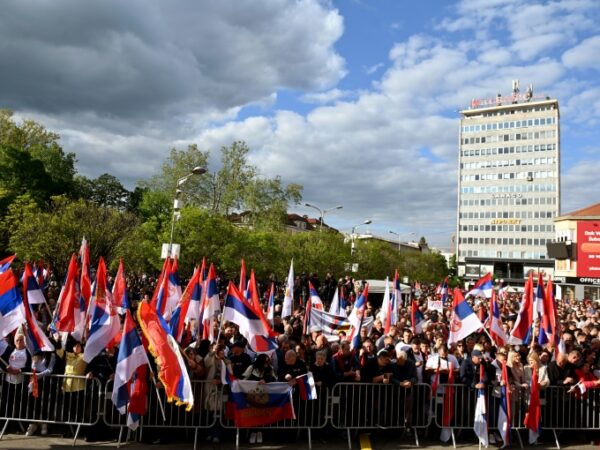 Thousands of Bosnian Serbs rally against UN resolution on Srebrenica