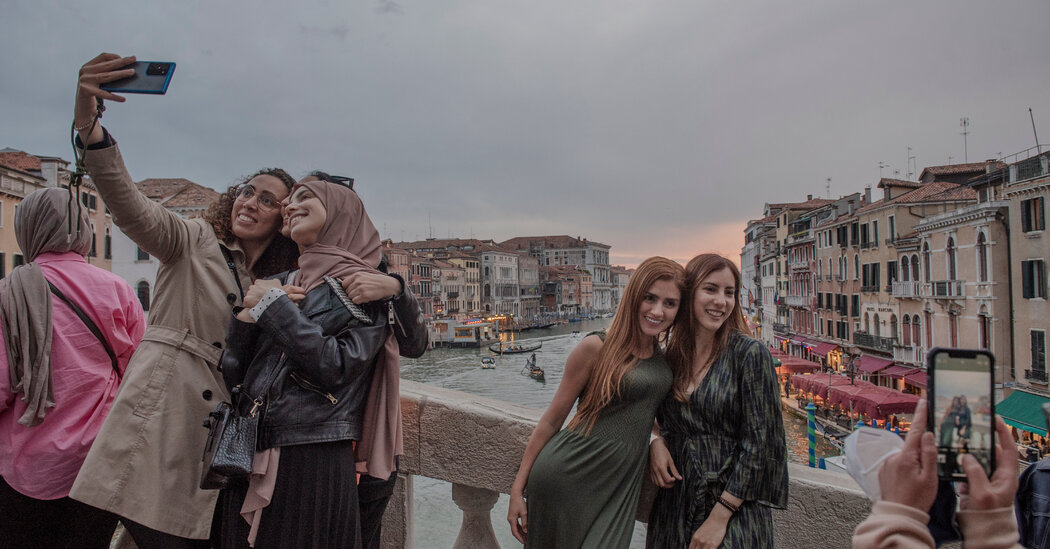 Venice to Charge Tourists an Entry Fee to Discourage Overcrowding Venice to Charge Tourists an Entry Fee to Discourage Overcrowding