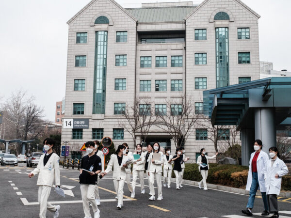 As South Korea Doctors’ Walkout Drags on, Many Blame President