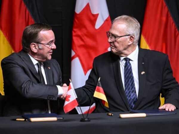 German defence minister proposes cooperation with Canada in Arctic