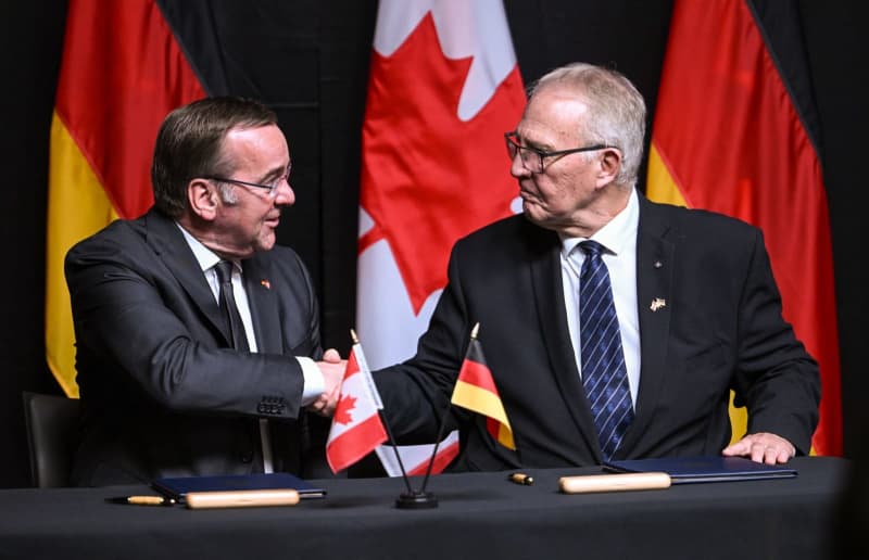 German defence minister proposes cooperation with Canada in Arctic