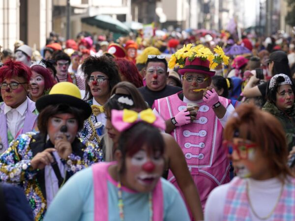 Hundreds in Peru mark Clown Day in hopes of getting the holiday official recognition