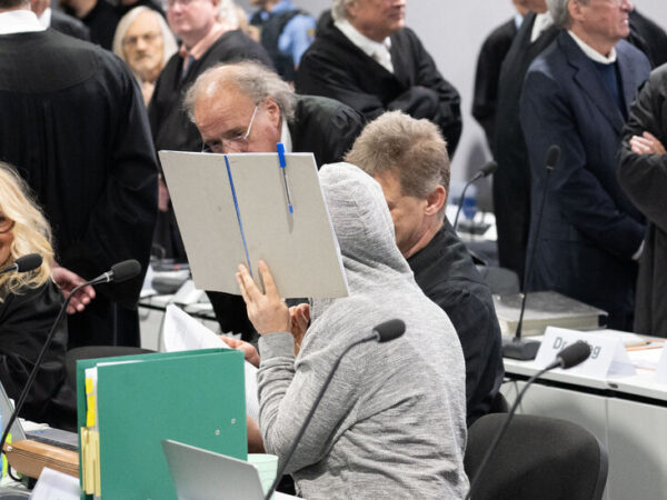 In Germany, Far-Right Plotters of an Improbable Coup Go on Trial