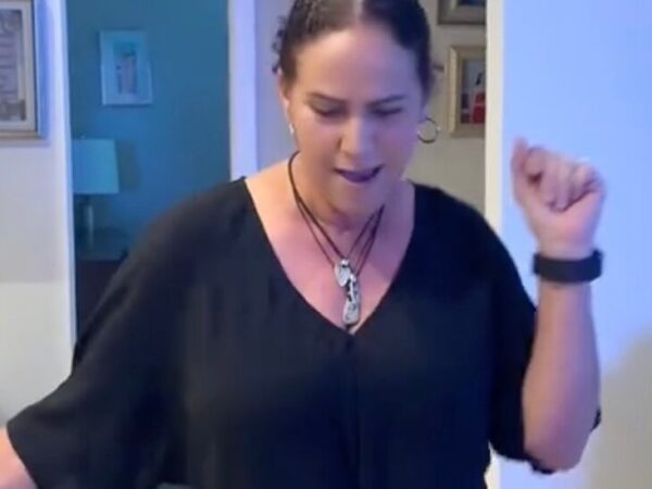In New TikTok Trend, Parents Dance Like It’s the ’80s and Bring Down the House