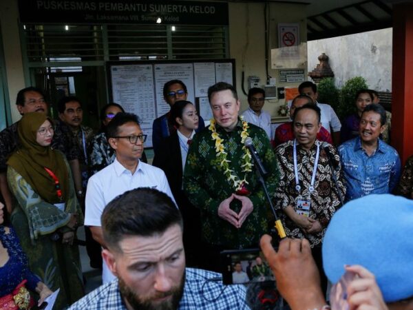 Indonesia minister says Musk to consider offer to build EV battery plant in country