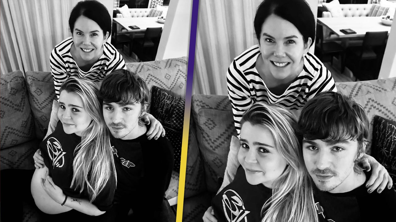 Mae Whitman Reveals Pregnancy Alongside ‘Parenthood’ Co-Stars Mae Whitman Reveals Pregnancy Alongside ‘Parenthood’ Co-Stars