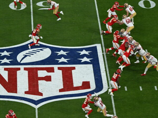 Netflix and the N.F.L. Sign a Three-Season Deal