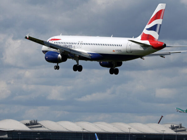 Outage Causes Delays at U.K. Airports’ Immigration Checkpoints