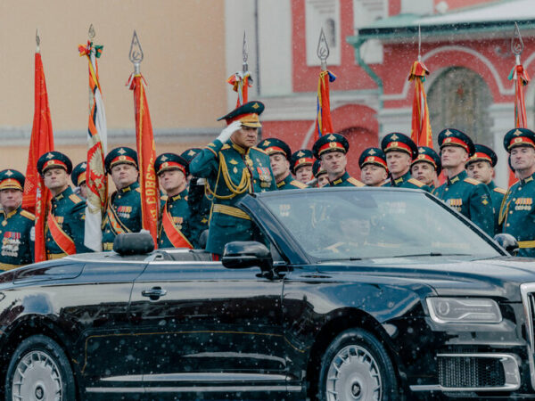 Putin Replaces Defense Minister in Rare Cabinet Shake-up