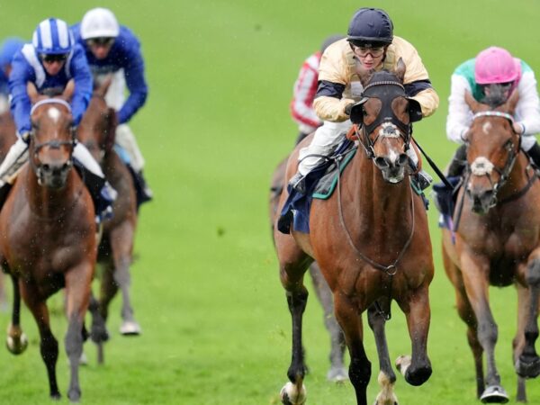 Shock as Outbox and Hollie Doyle lands success in style at Newmarket | Racing News