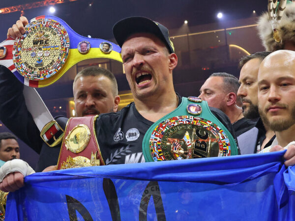 Ukraine’s Oleksandr Usyk Becomes World’s Undisputed Heavyweight Champion