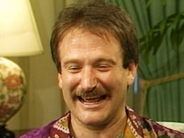 Watch On-Set Interviews With the Late Robin Williams