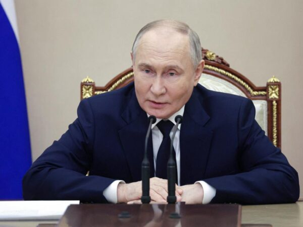 Xi Tells Putin That China-Russia Ties Should Last ‘Generations’